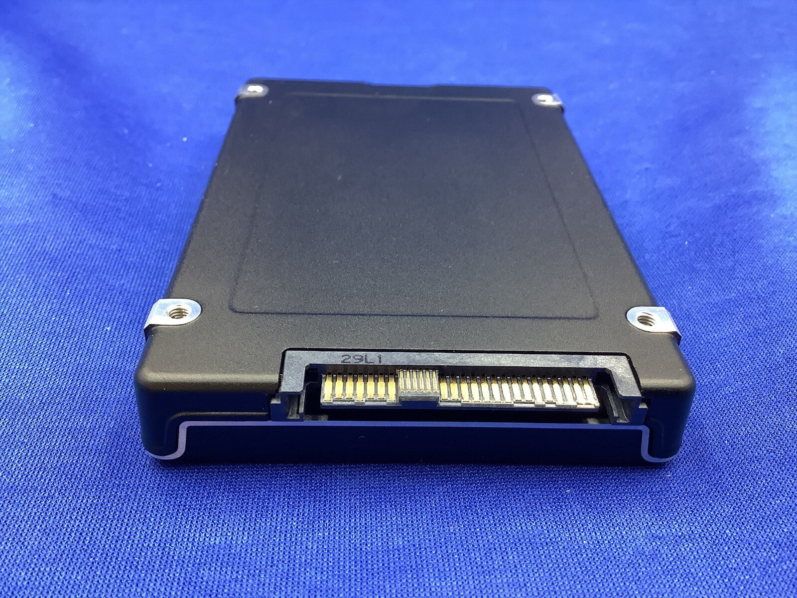 MZ-WLJ7T60 SAMSUNG PM1733 7.68TB NVME 2.5" U.2 PCIE4.0 SSD MZWLJ7T6HALA