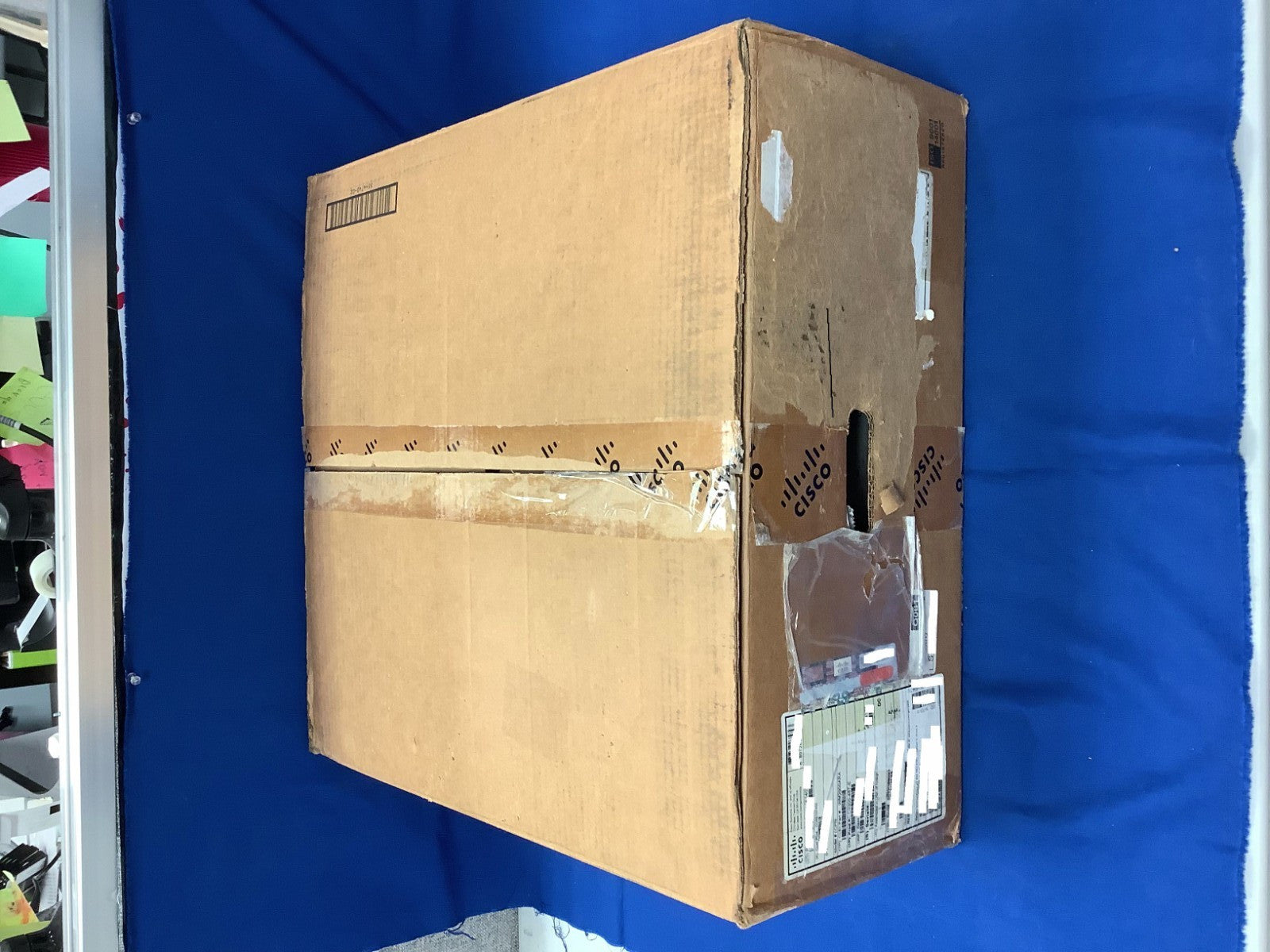 NOB C9300-48T-E Cisco Catalyst 9300 Series 48-port Network Switches