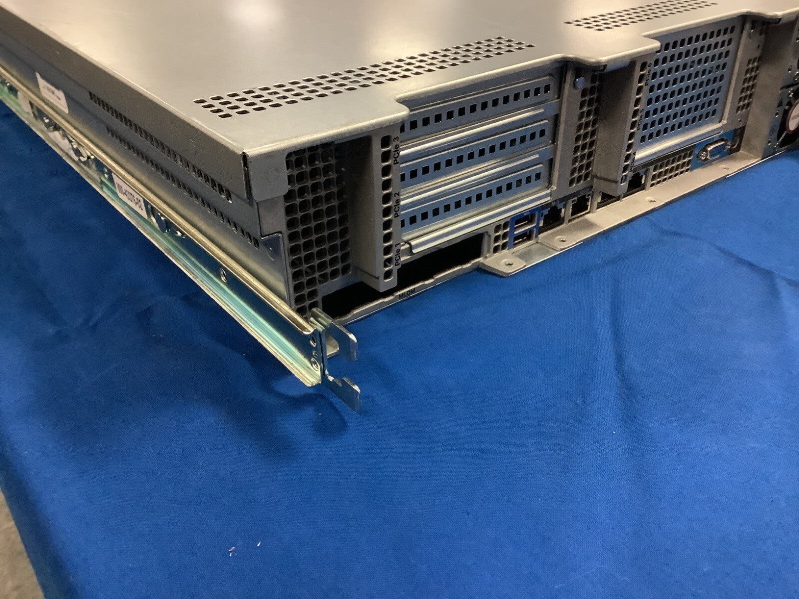 Cisco (2U) HX240C-M4SX HYPERFLEX HX24C M4 Node CTO System 74-12420-02 1400W PSU