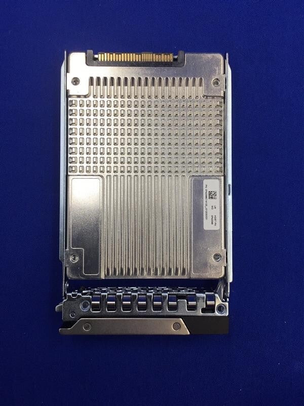 002X38 DELL 1.92TB SSD SAS RI 12Gbps TLC 512e SFF SSD 02X38 WUSTVA119BSS200