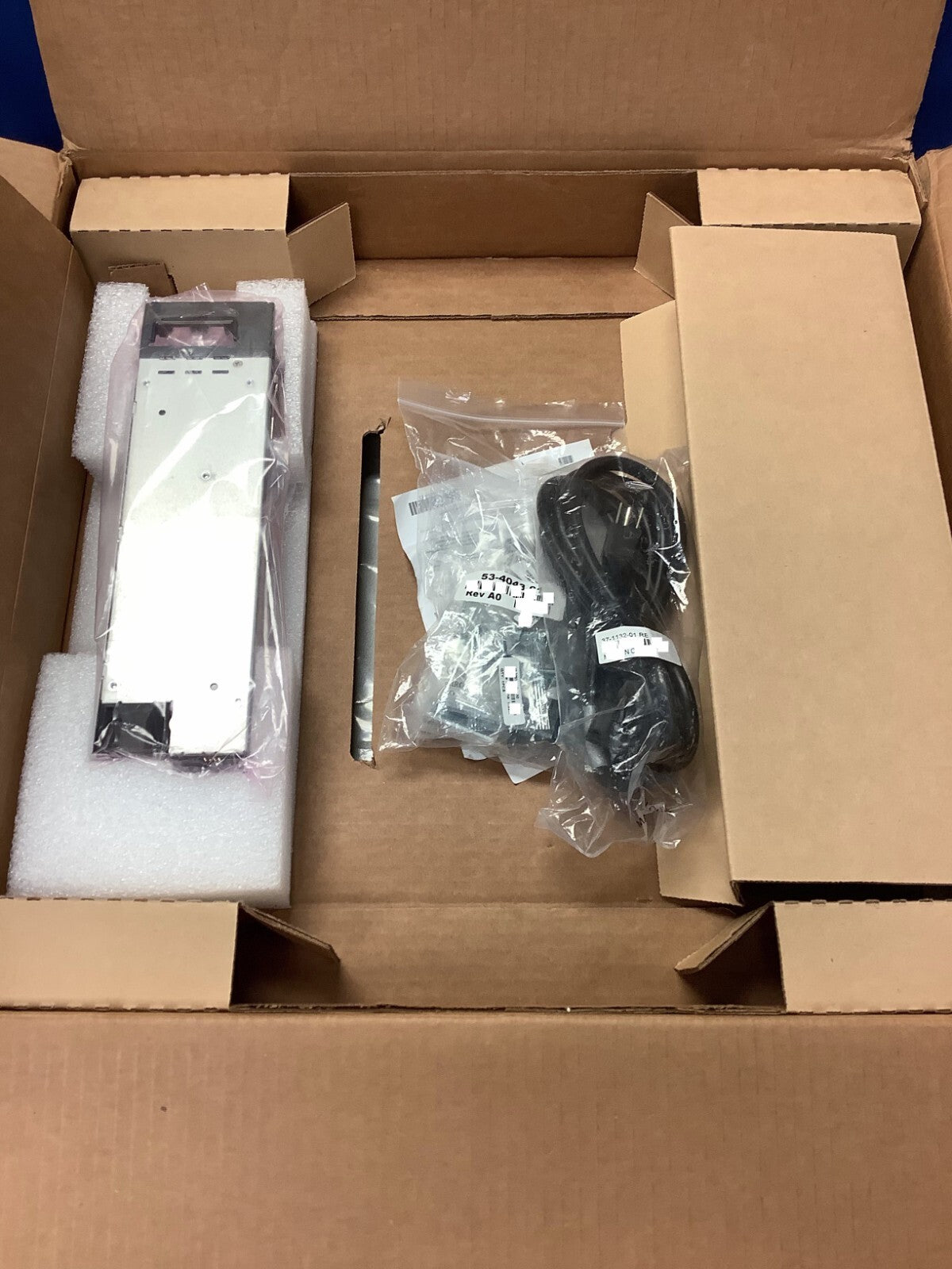 NOB C9300-48T-E Cisco Catalyst 9300 Series 48-port Network Switches
