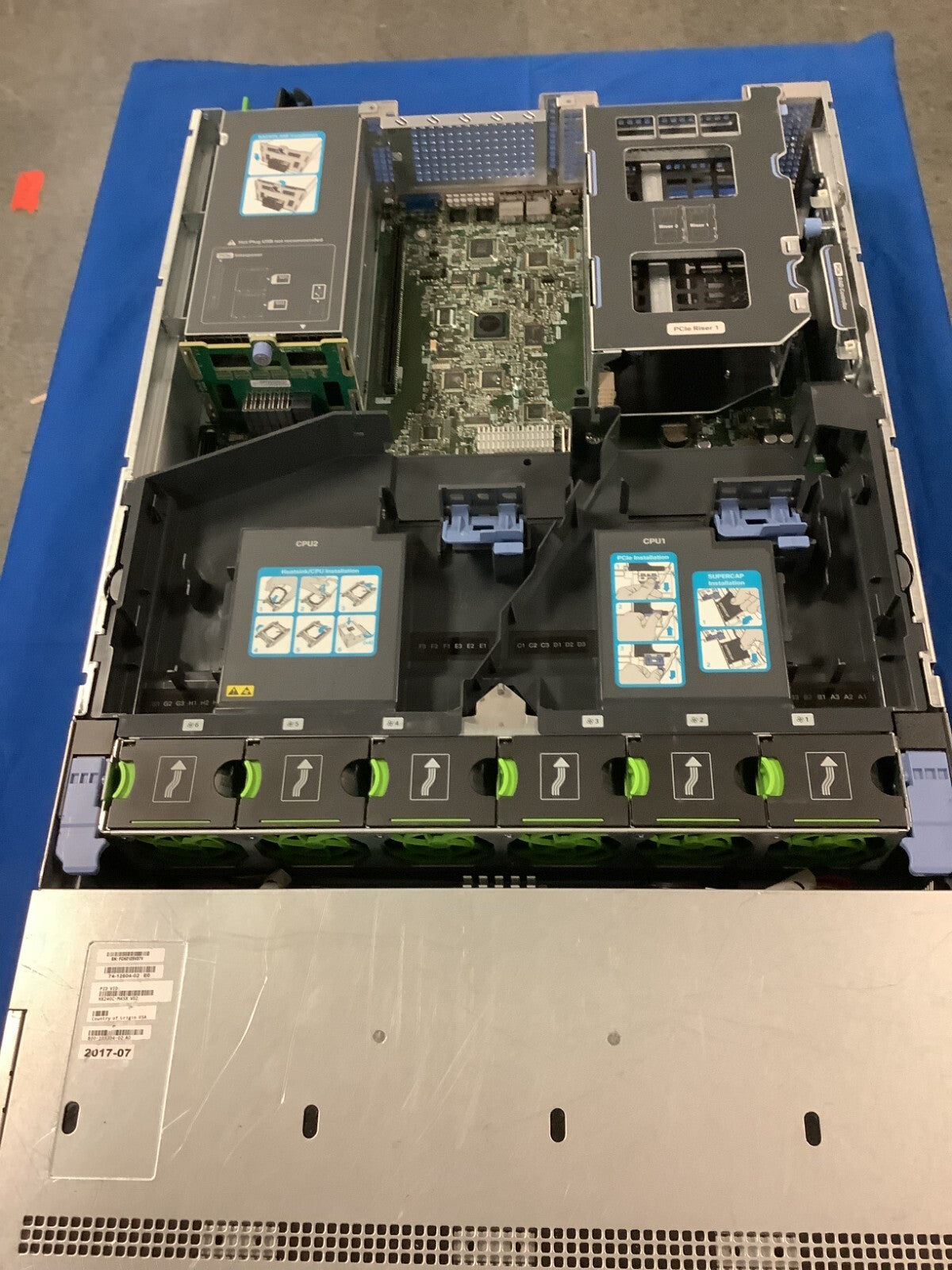 Cisco (2U) HX240C-M4SX HYPERFLEX HX24C M4 Node CTO System 74-12420-02 1400W PSU