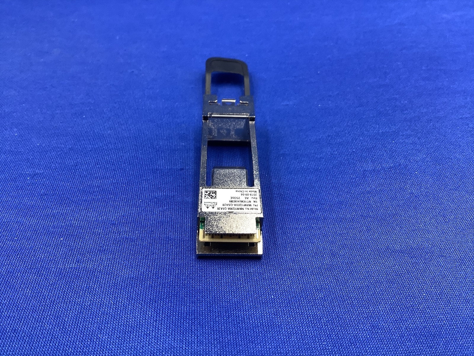 MAM1Q00A-QSA28 NVIDIA DynamiX QSA28 100Gb/s to 25Gb/s QSFP28 to SFP28 Adapter