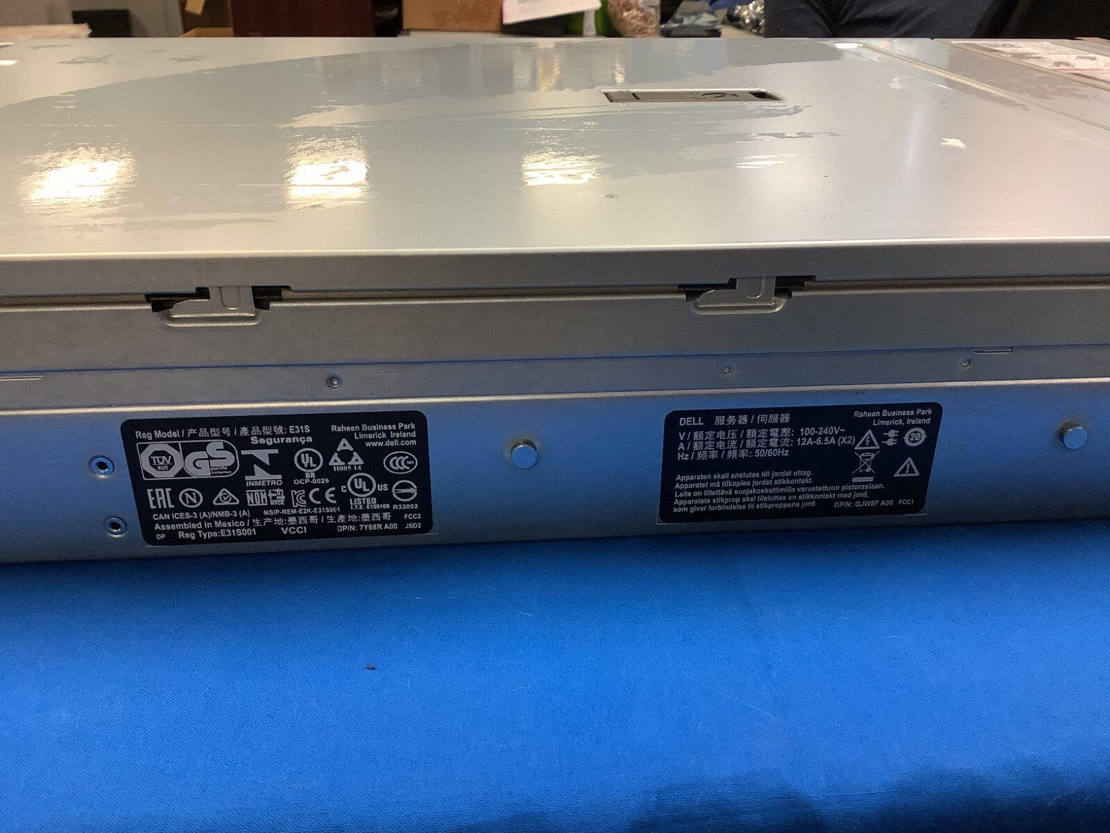 Dell PowerEdge R730 8 Bay 0599V5 SFF 2.5" 2U Server 1100W PSU heatsink