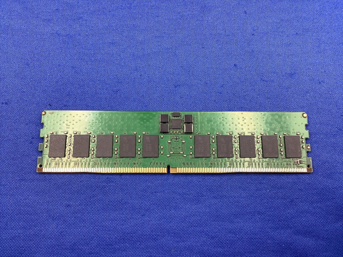 MTC20F2085S1RC56BD2 MICRON 32GB (1X32GB) 2RX8 PC5-5600B RDIMM MEMORY