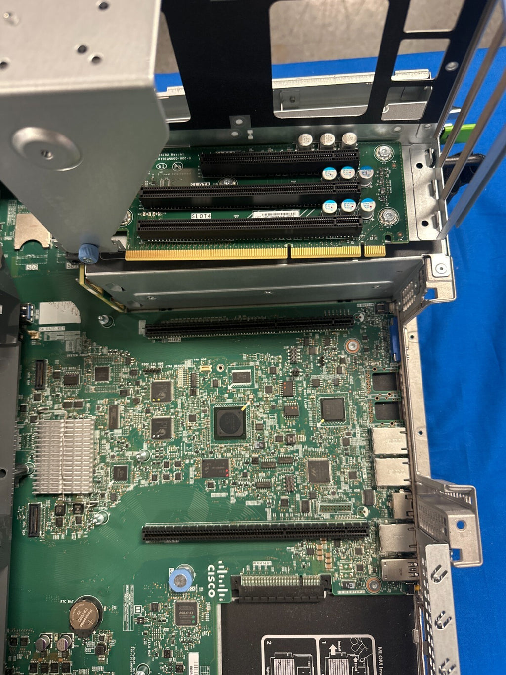 Cisco C240 M4S 8xSFF 2U server; 74-12420-02 -  2x 1400W PSU, 6 x FAN, 2 heatsink