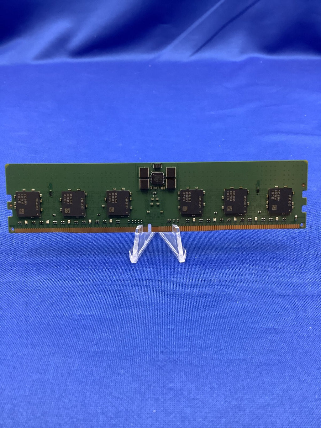 M321R2GA3BB6-CQK Samsung 16GB 1Rx8 DDR5-4800B PC5-38400 ECC Reg MEMORY