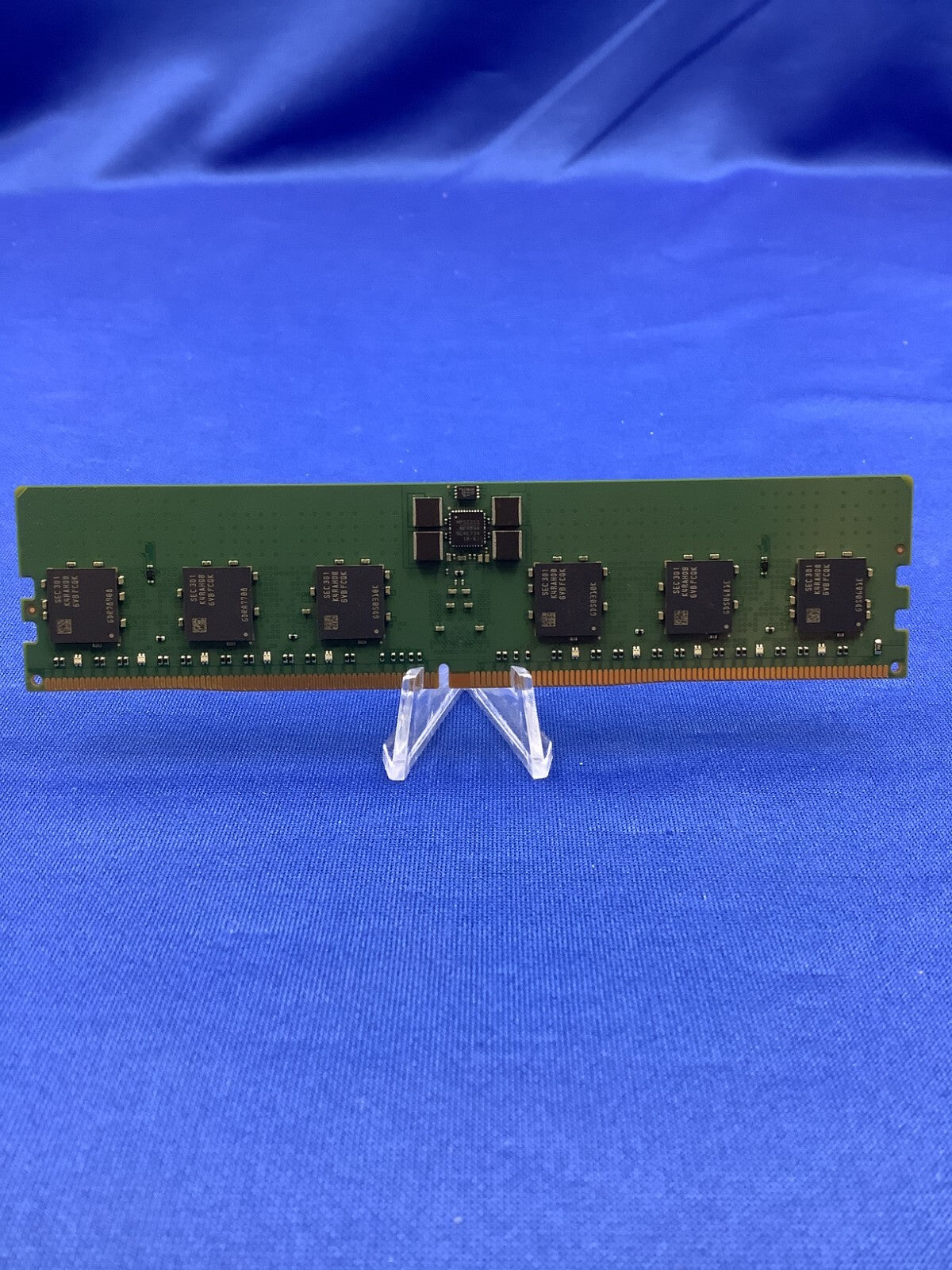 M321R2GA3BB6-CQK Samsung 16GB 1Rx8 DDR5-4800B PC5-38400 ECC Reg MEMORY