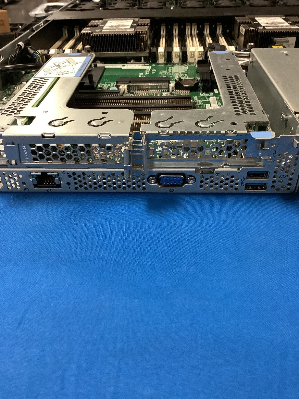 Lenovo ThinkAgile HX3320 Appliance Rackmount Server Chassis with 1100W PSU