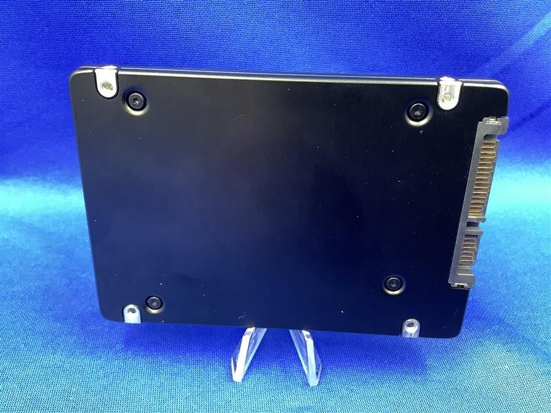 Samsung PM893 Series 3.84TB SATA 6Gb/s 2.5inch Internal SSD MZ-7L33T80