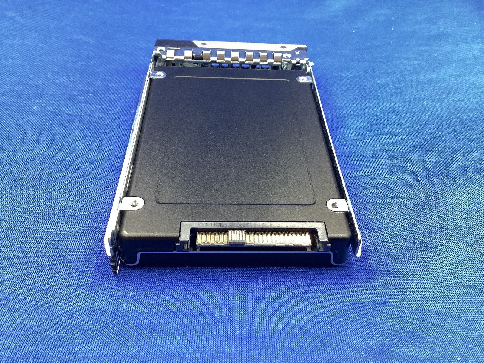 F6V5P Dell 0F6V5P 6.4TB PCIe Gen4 NVMe Mix Use TLC 2.5 U.2 SSD PM1735 MZ-WLJ6T40