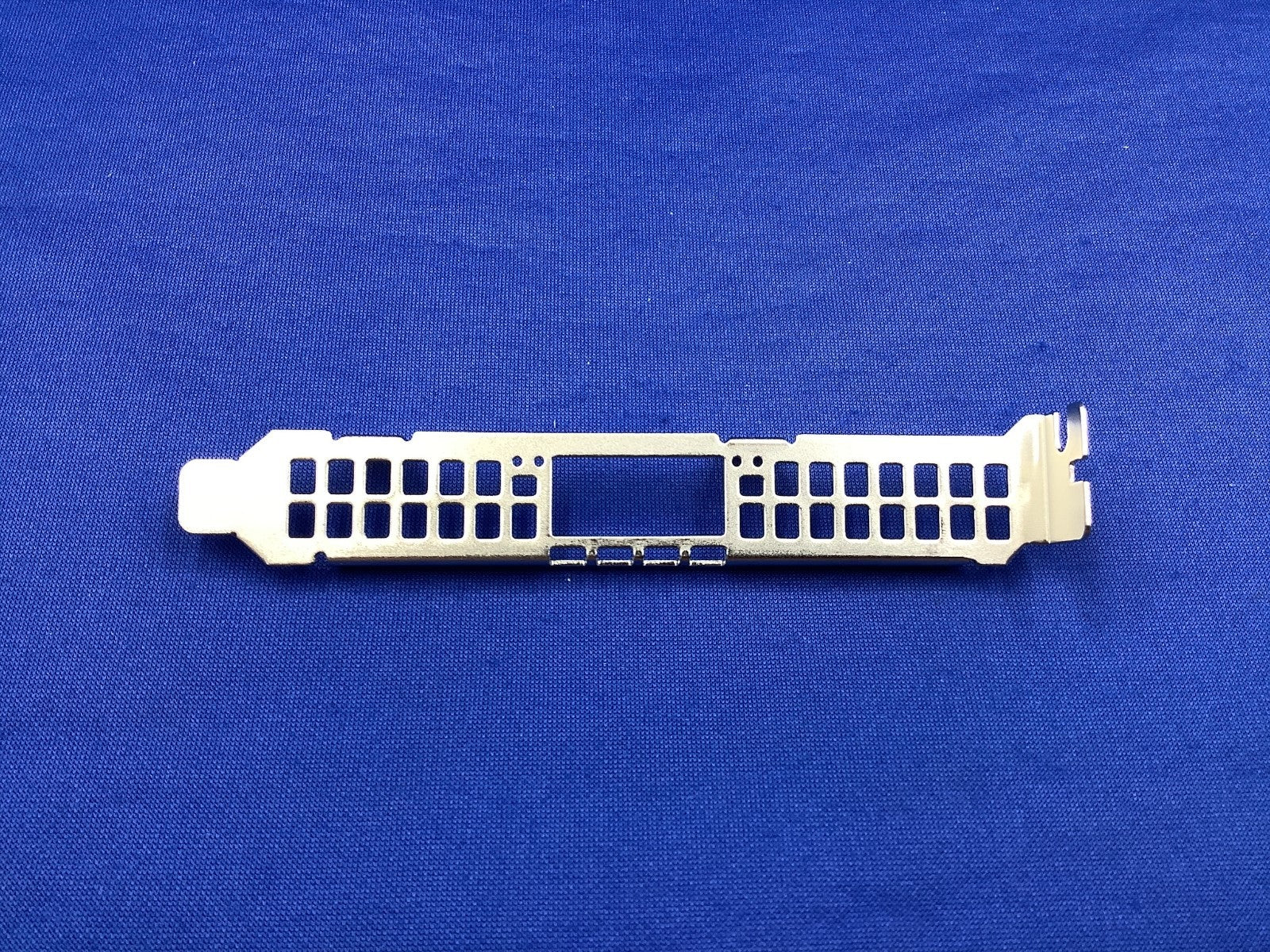 Full height bracket for MCX75310AAS-NEAT MCX75310AAS-HEAT CX-7 200G 400G NDR