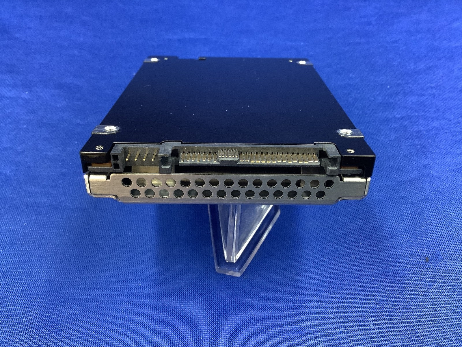 KRM61RUG7T68 KIOXIA PM6 7.68TB SAS 12Gb/s 2.5Inch SSD SDFGS03GEA01T