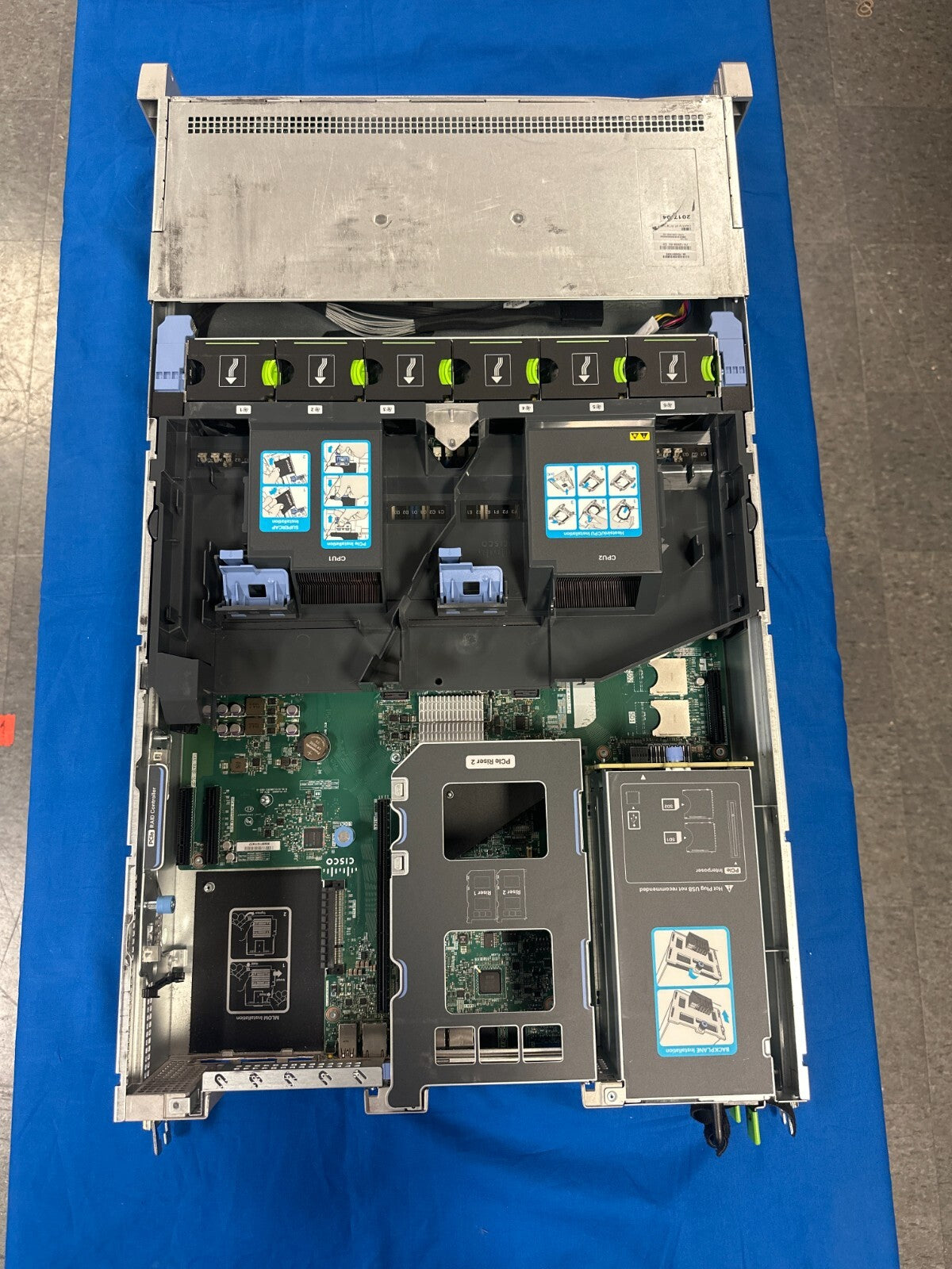 Cisco C240 M4S 8xSFF 2U server; 74-12420-02 -  2x 1400W PSU, 6 x FAN, 2 heatsink