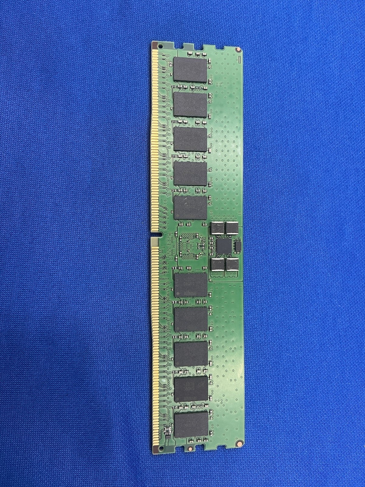 MTC20F2085S1RC56BD200B MICRON 32GB (1X32GB) 2RX8 PC5-5600B RDIMM MEMORY