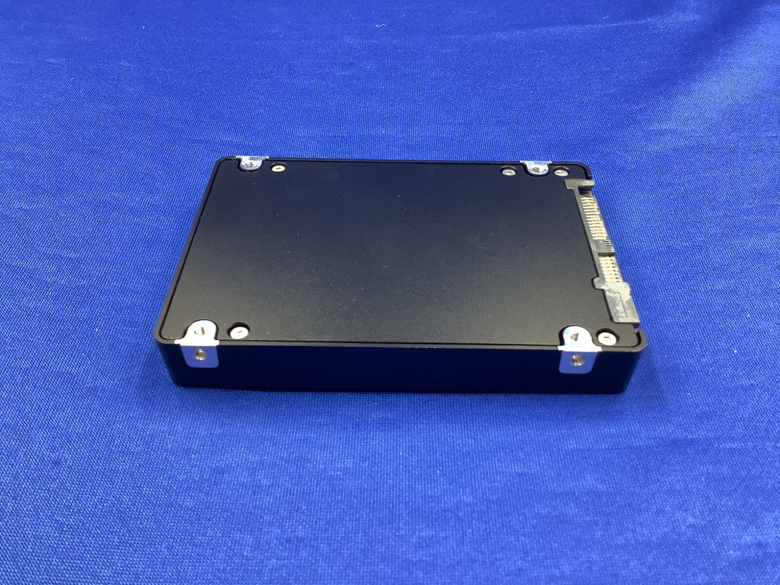 MZ-ILT30T0 Samsung PM1643 30.72TB TLC SAS 12Gb/s 2.5 SSD MZILT30THMLA