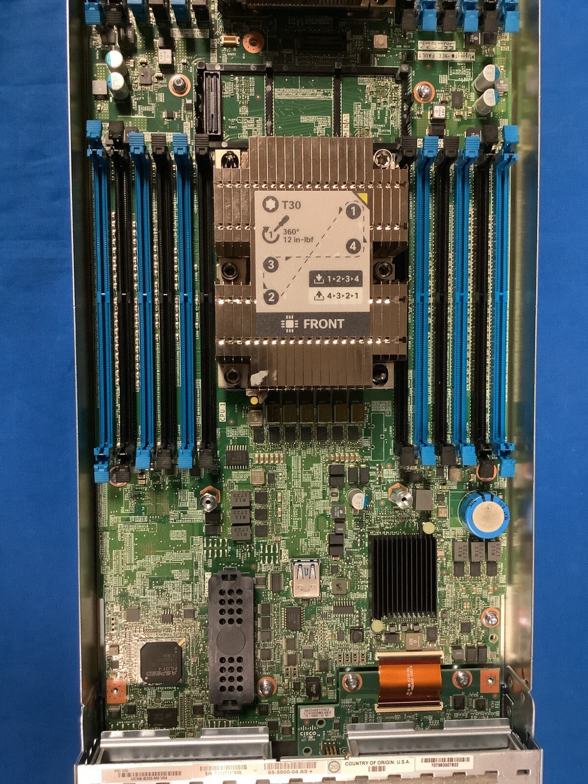 Cisco UCSB-B200-M5 Blade Server  73-17637-09	 CTO Chassis