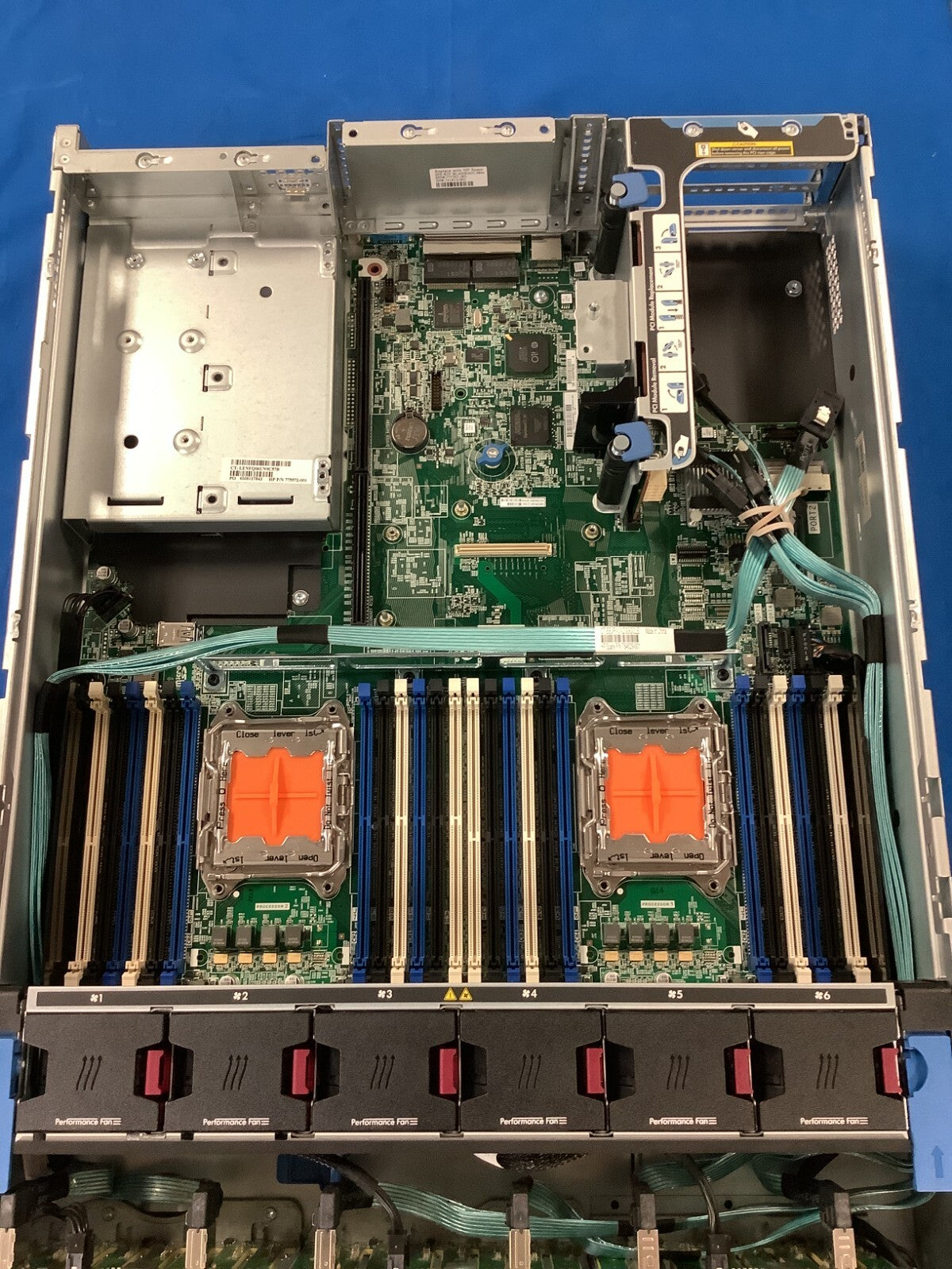 767032-B21 HP ProLiant DL380 Gen9 24x SFF CTO 775400-001