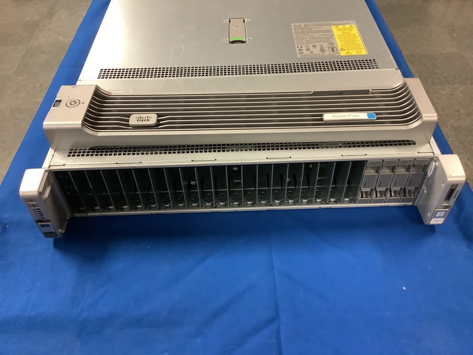 Cisco (2U) HX240C-M4SX HYPERFLEX HX24C M4 Node CTO System 74-12420-02 1400W PSU