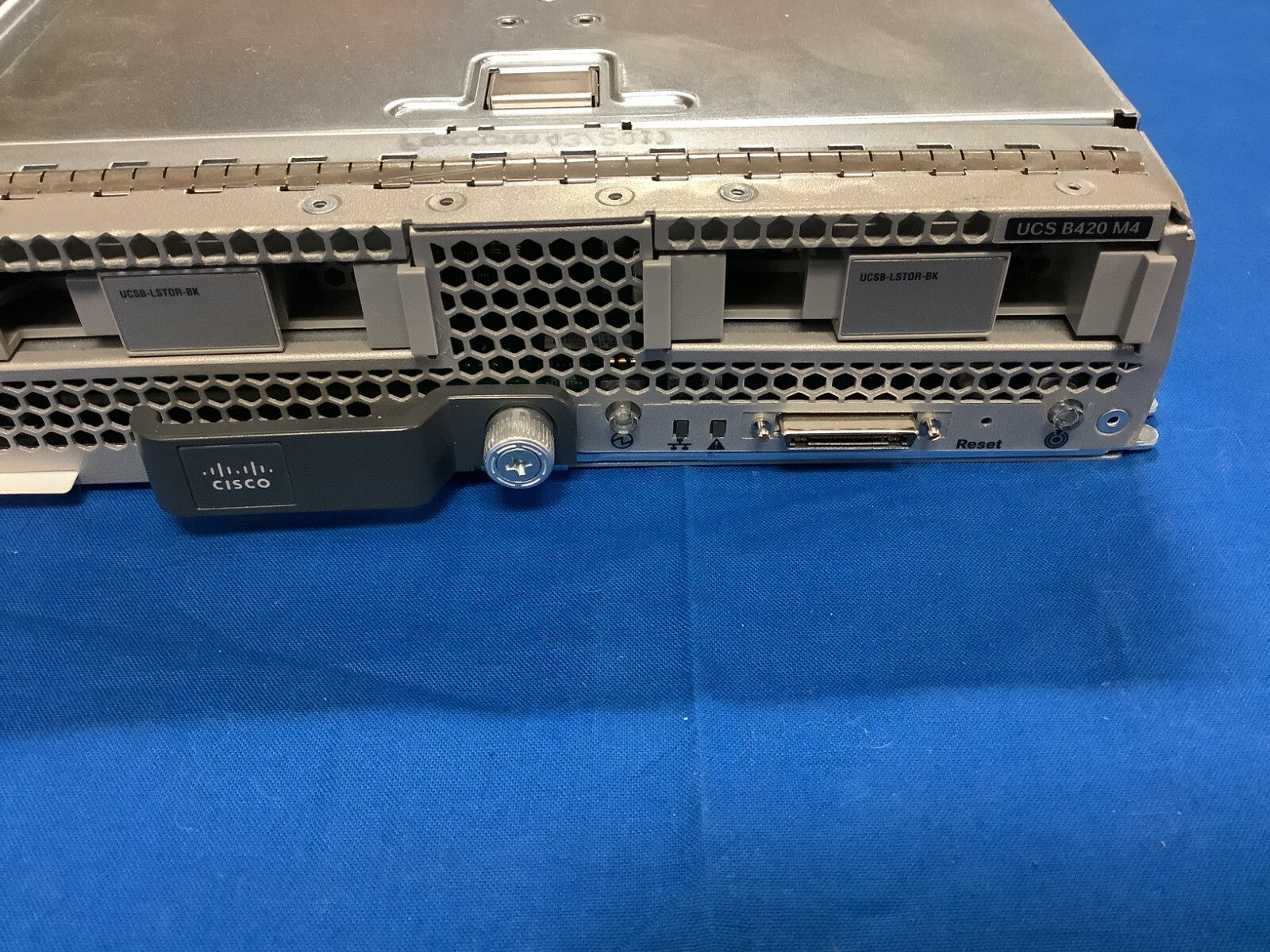 UCSB-B420-M4 V03 Cisco UCSB-B420 M4 B420 M4 Blade Server
