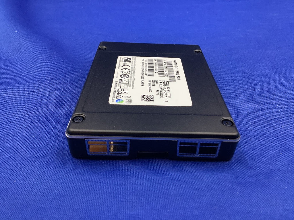 MZ-WLJ7T60 SAMSUNG PM1733 7.68TB NVME 2.5" U.2 PCIE4.0 SSD MZWLJ7T6HALA