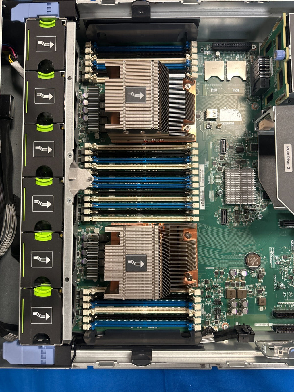 Cisco C240 M4S 8xSFF 2U server; 74-12420-02 -  2x 1400W PSU, 6 x FAN, 2 heatsink