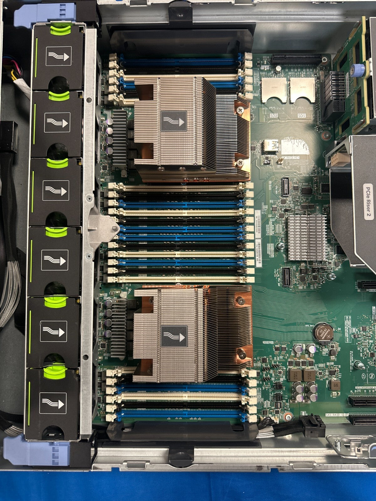 Cisco C240 M4S 8xSFF 2U server; 74-12420-02 -  2x 1400W PSU, 6 x FAN, 2 heatsink