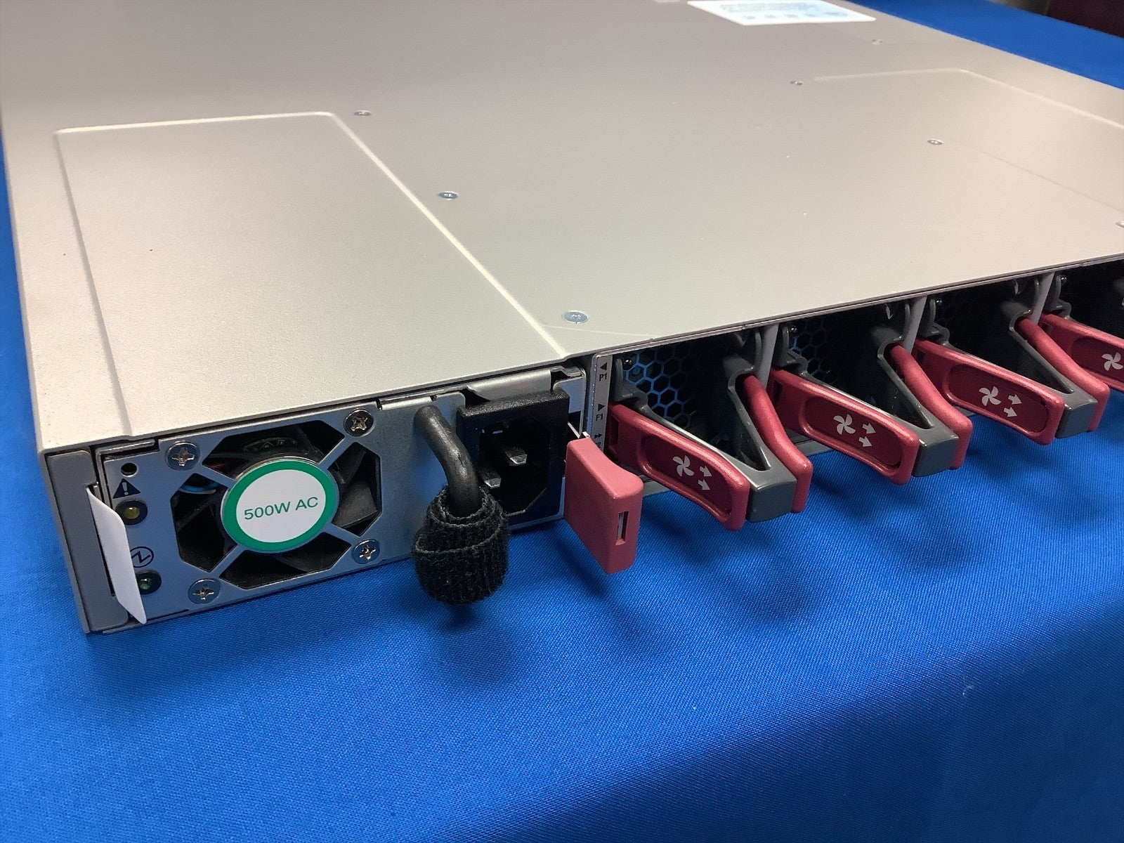 N9K-C93180YC-FX Cisco Nexus 9300 48p 1/10G/25G SFP & 6p 40G/100G QSFP28 Switch