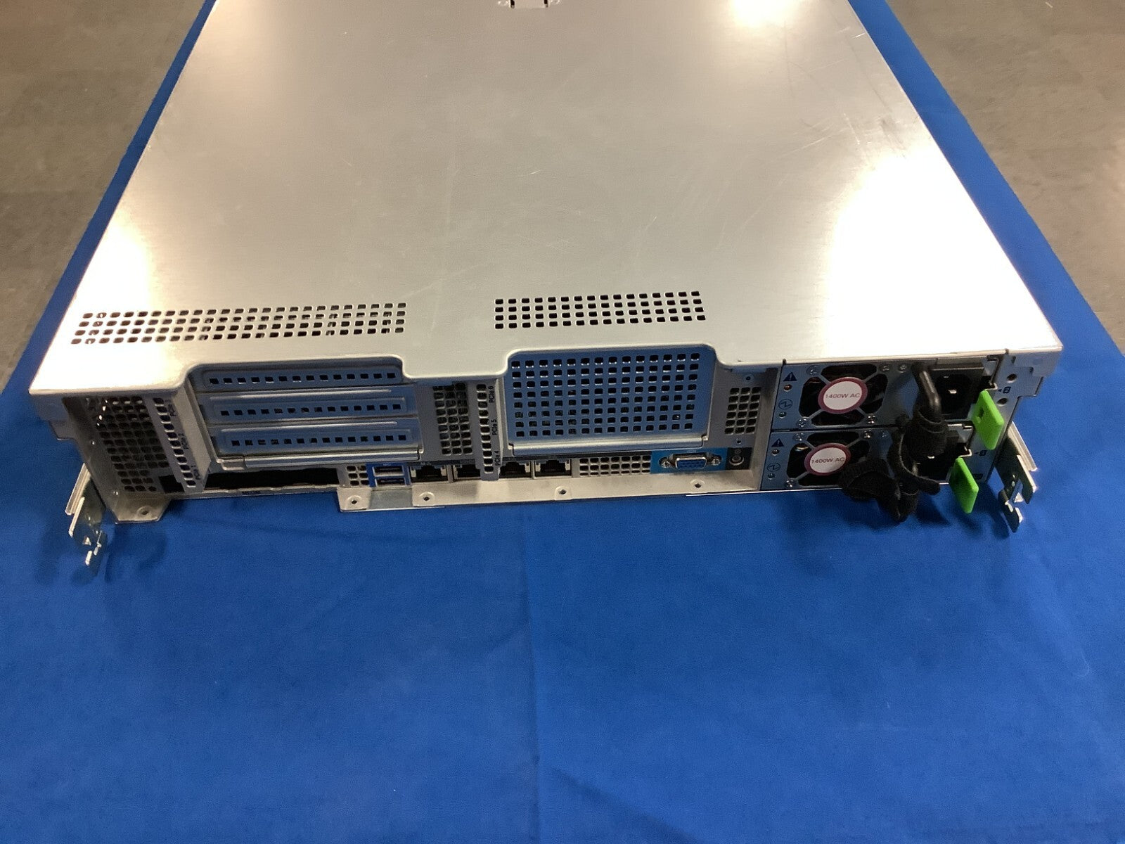 Cisco (2U) HX240C-M4SX HYPERFLEX HX24C M4 Node CTO System 74-12420-02 1400W PSU