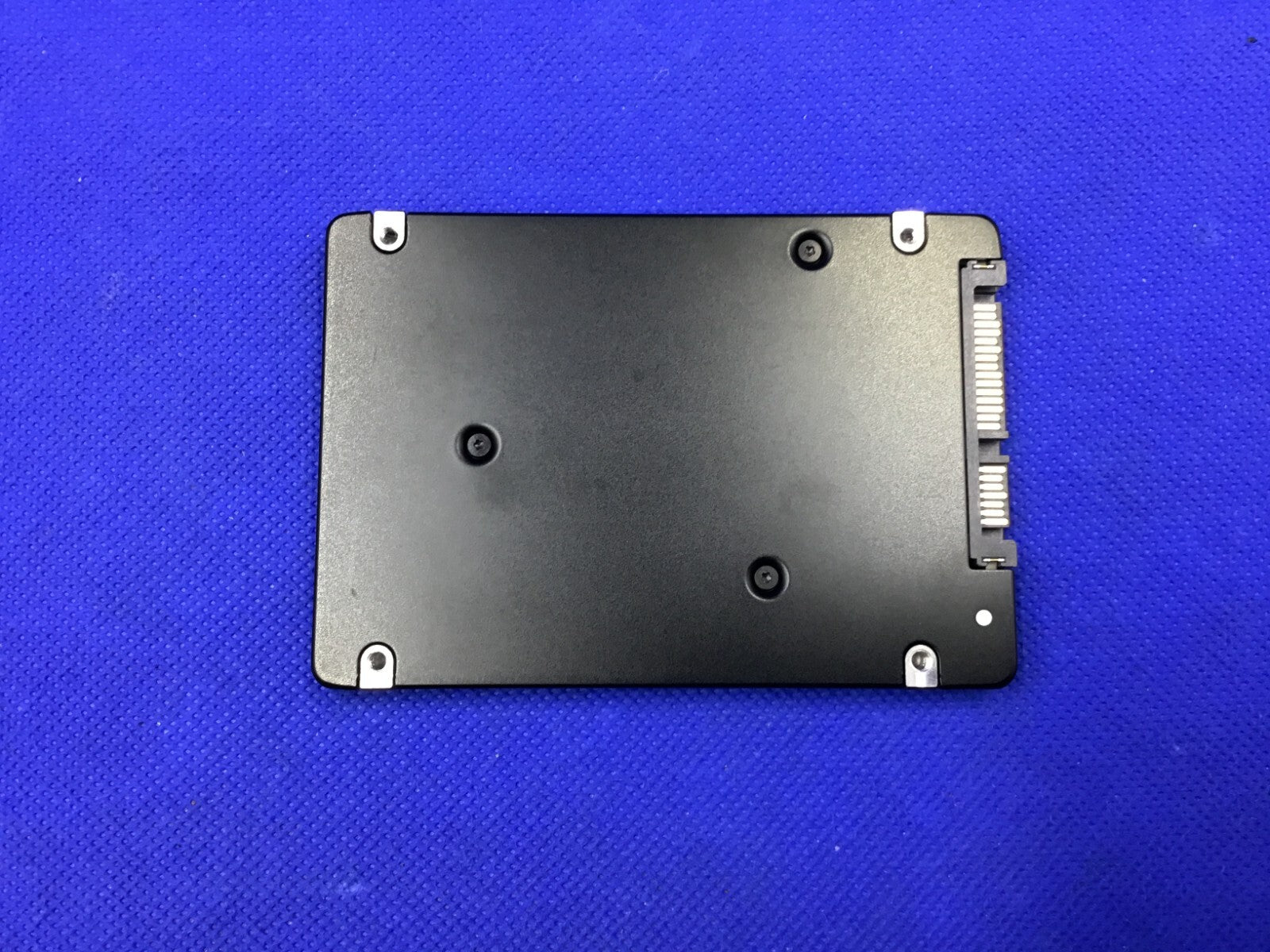 MZ-7LH7T60 Samsung PM883 7.68TB SATA 6Gbps 2.5" Internal SSD MZ7LH7T6HMLA