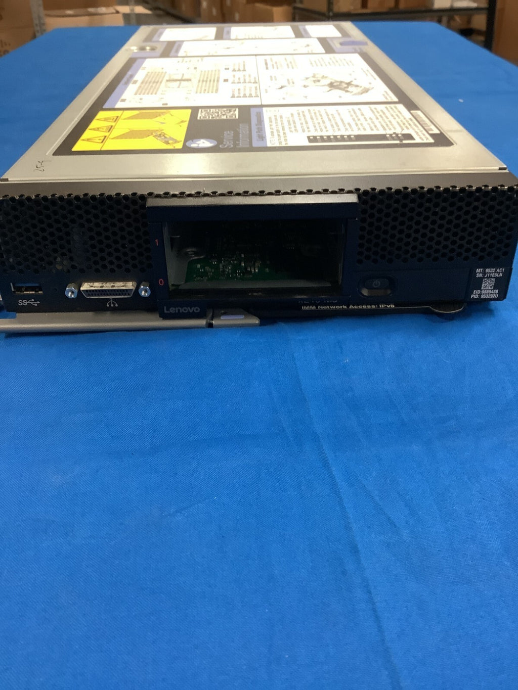 IBM LENOVO 9532 AC1 Flex System X240 M5, 00MW807 No RAM CPU Drives